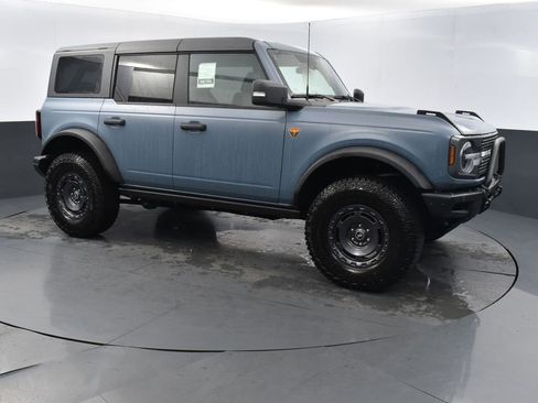 New 2025 Ford Bronco Badlands w/ Sasquatch Package image 3