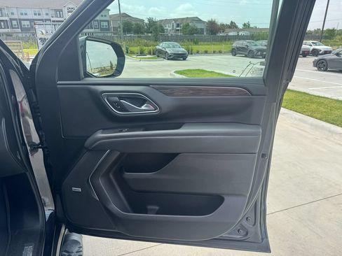 Used 2022 Chevrolet Tahoe Z71 w/ Luxury Package AWD/4WD image 24
