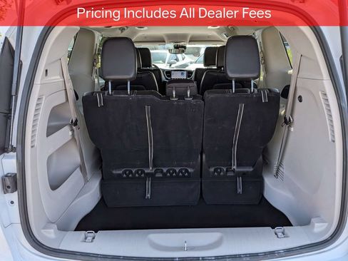 Used 2024 Chrysler Pacifica Touring-L FWD image 13