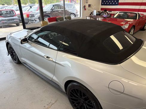 Used 2015 Ford Mustang GT Premium RWD image 19