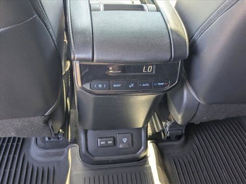 Used 2022 Toyota Highlander Limited FWD image 14