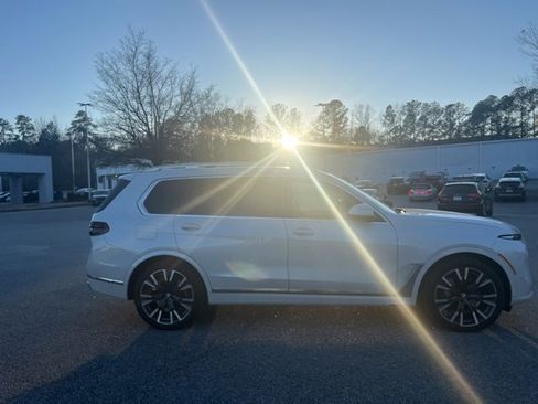 Used 2023 BMW X7 xDrive40i w/ Premium Package image 5