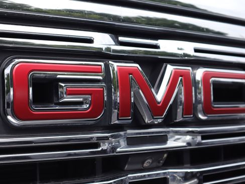 Used 2023 GMC Sierra 1500 Denali w/ Technology Package AWD/4WD image 33
