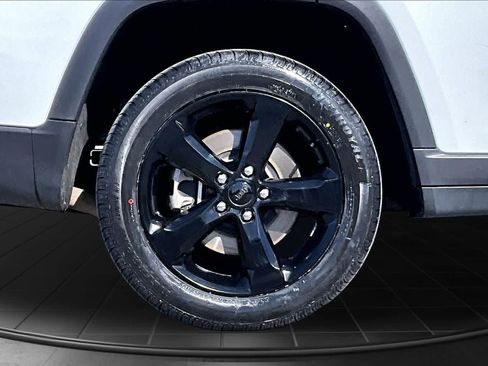 Used 2023 Jeep Grand Cherokee L Laredo AWD/4WD image 36