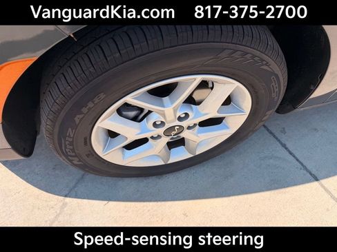 Certified 2025 Kia Soul LX w/ LX Technology Package FWD image 8