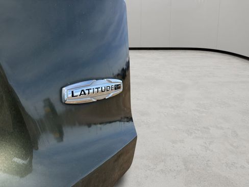 Used 2021 Jeep Cherokee Latitude Plus image 11