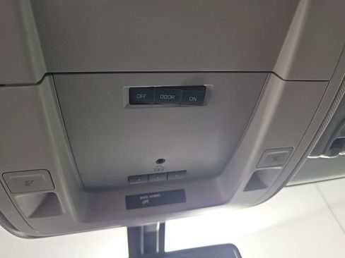 Used 2018 GMC Sierra 1500 SLT image 27