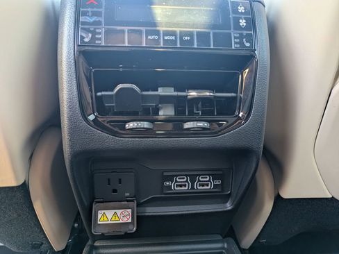 New 2025 Jeep Grand Cherokee L Limited image 29