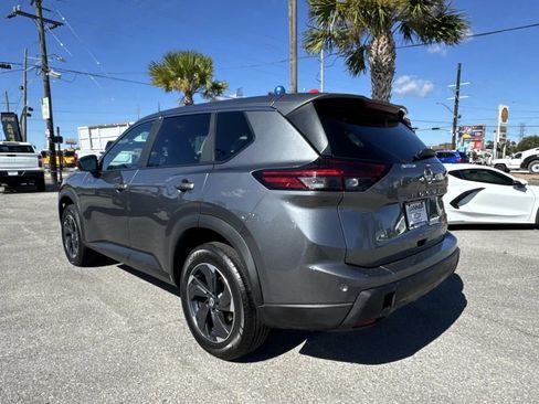 Used 2024 Nissan Rogue SV image 7