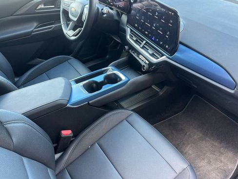 Used 2026 Chevrolet Equinox EV LT FWD image 20