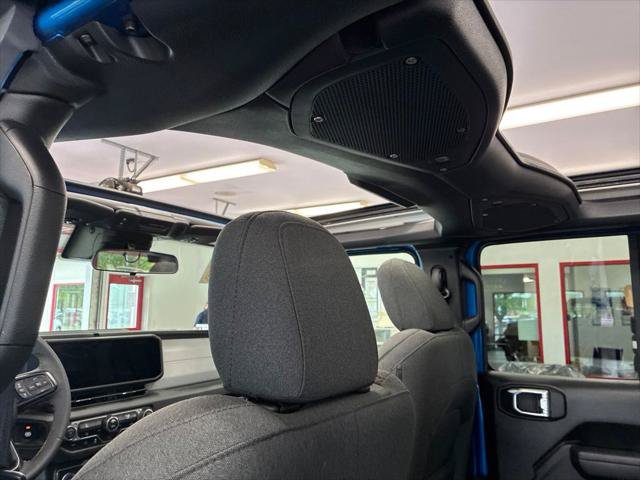 Certified 2024 Jeep Wrangler Unlimited AWD/4WD image 17
