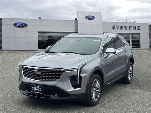 Used 2024 Cadillac XT4 Premium Luxury AWD/4WD image 2