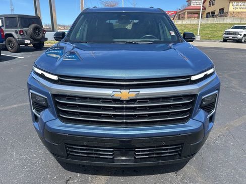 Used 2025 Chevrolet Traverse High Country image 2