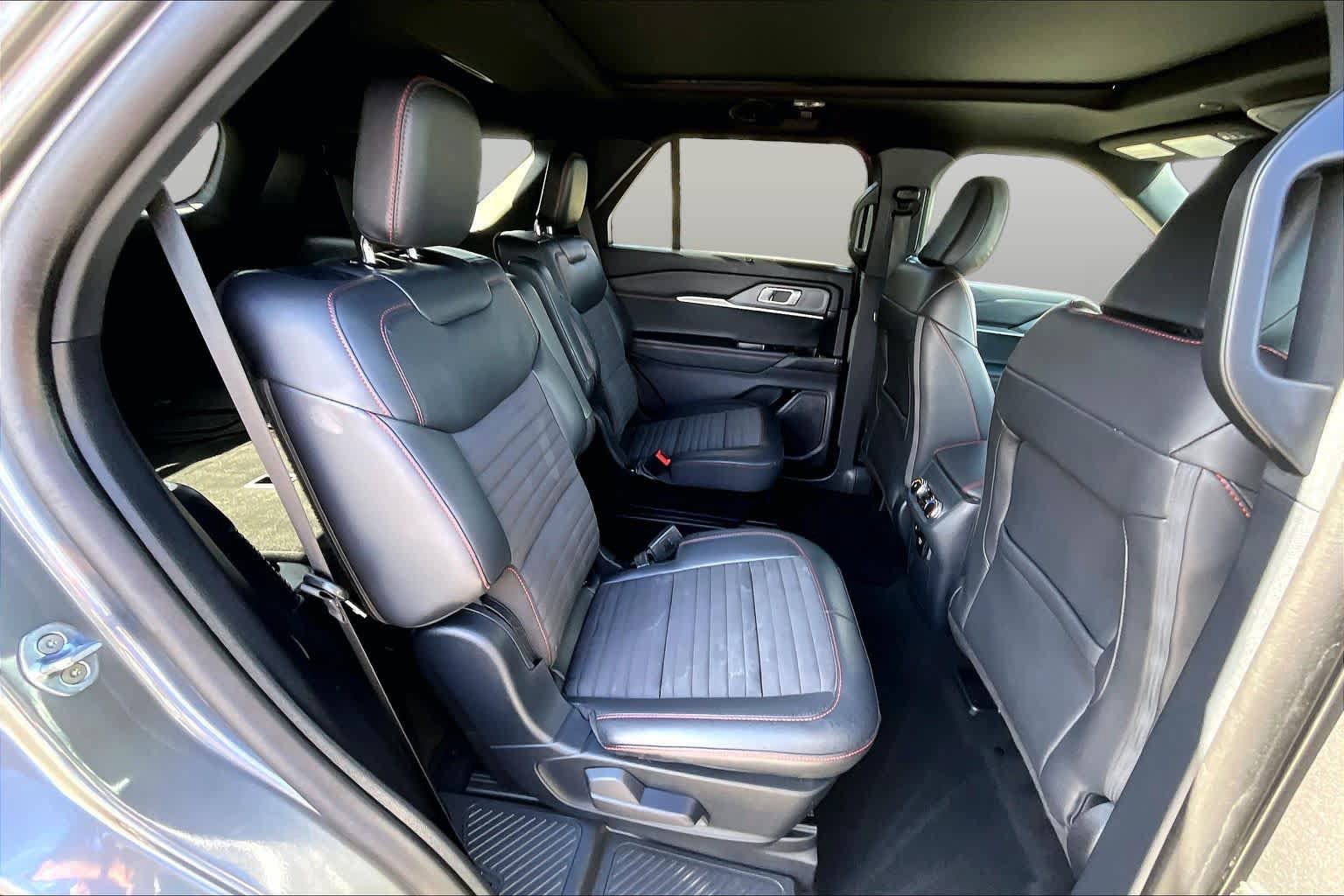 Used 2025 Ford Explorer ST-Line w/ Premium Package AWD/4WD image 19