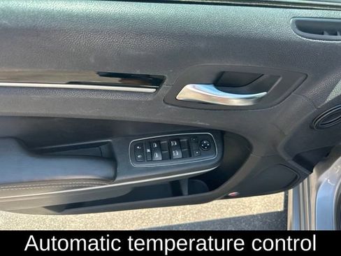 Used 2018 Chrysler 300 S w/ 300S Premium Group RWD image 19