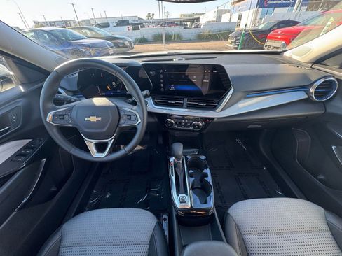 Used 2025 Chevrolet Trax LT w/ LT Convenience Package image 31