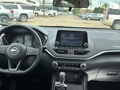 Used 2025 Nissan Altima 2.5 S FWD image 24