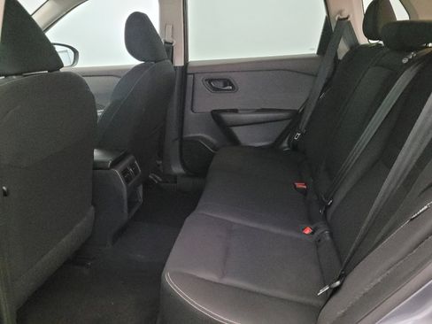 Used 2023 Nissan Rogue S image 18