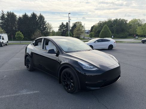 Used 2021 Tesla Model Y Long Range image 3