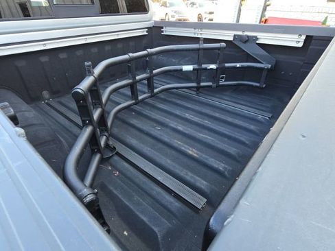 Used 2018 Nissan Frontier PRO-4X image 11