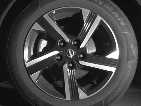 Used 2025 Nissan Sentra SV FWD image 12