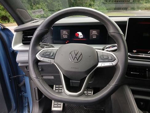 Used 2026 Volkswagen Tiguan SE R-Line AWD/4WD image 16