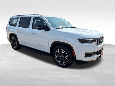Used 2024 Jeep Wagoneer Series III AWD/4WD image 8