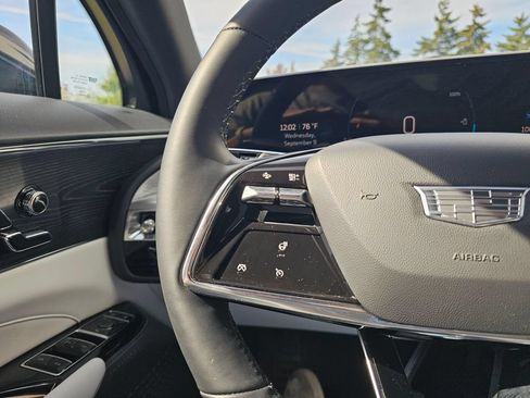Certified 2024 Cadillac Lyriq Luxury AWD/4WD image 34