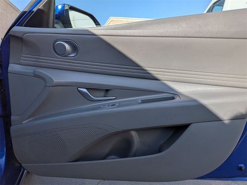 Used 2025 Hyundai Elantra SEL image 32