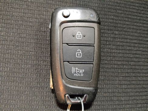 Used 2023 Hyundai Venue SEL image 32