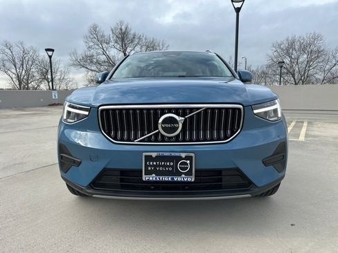 Certified 2025 Volvo XC40 B5 Core image 2