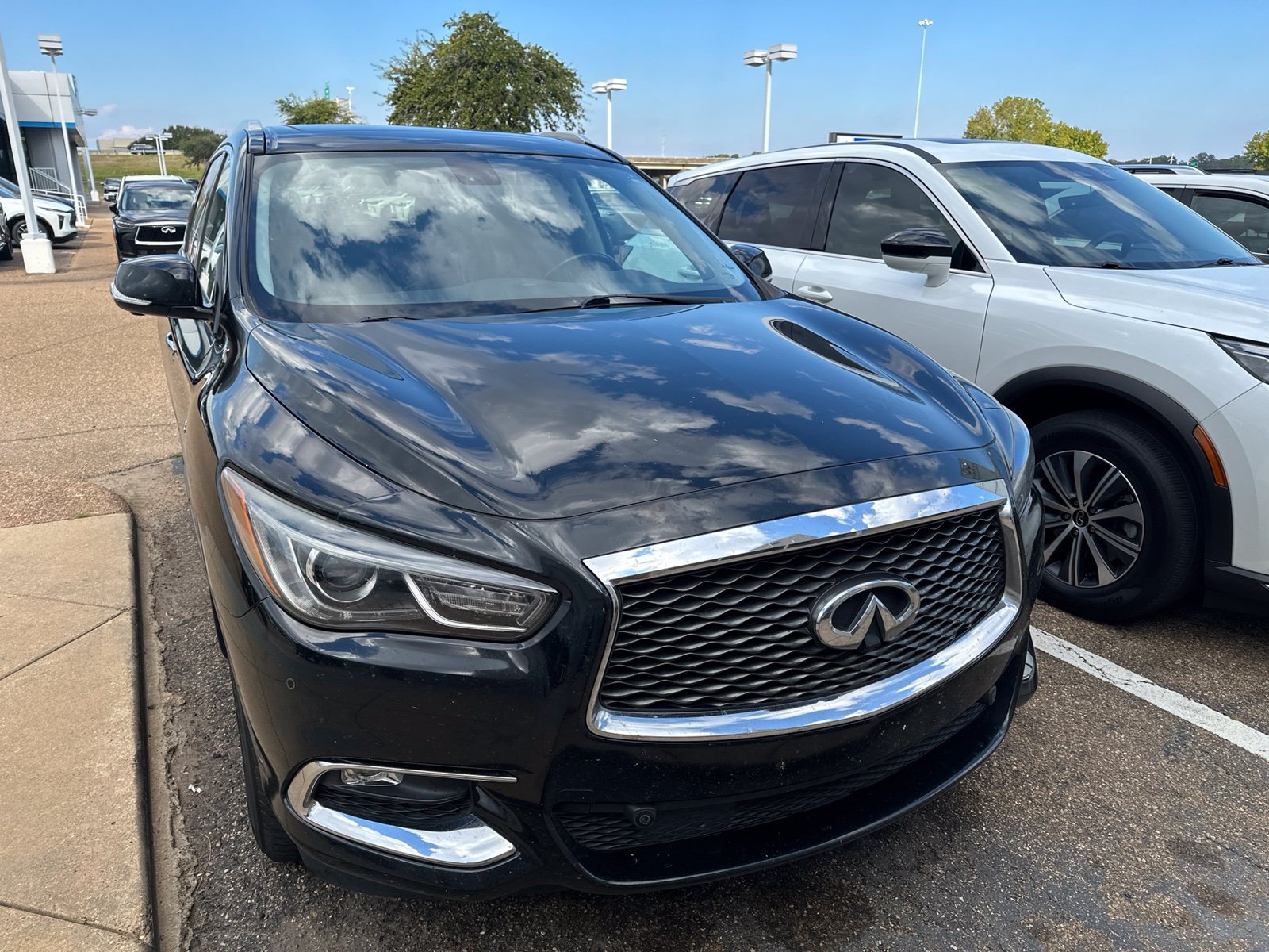 Used 2017 INFINITI QX60 FWD w/ Premium Plus Package image 3
