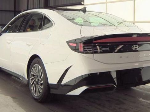Used 2025 Hyundai Sonata Limited image 4