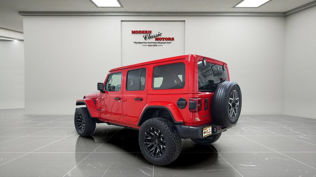 Used 2025 Jeep Wrangler Unlimited Sahara AWD/4WD image 5