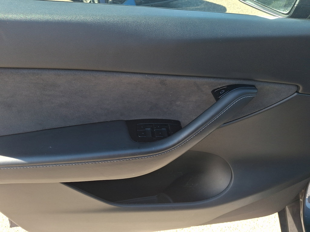 Used 2021 Tesla Model Y Long Range AWD/4WD image 22