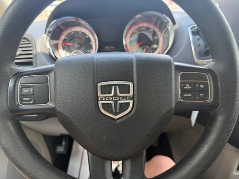 Used 2019 Dodge Grand Caravan SE FWD image 8