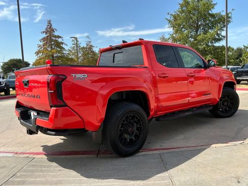 Used 2024 Toyota Tacoma TRD Sport w/ TRD Sport Premium Package RWD image 6