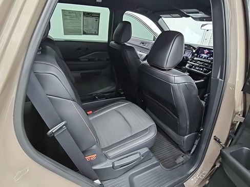 Used 2024 Nissan Pathfinder Rock Creek image 32