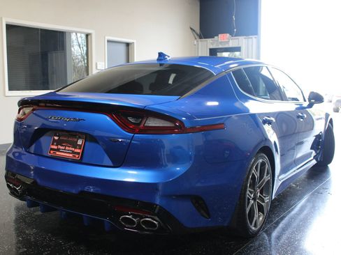 Used 2018 Kia Stinger GT1 image 2