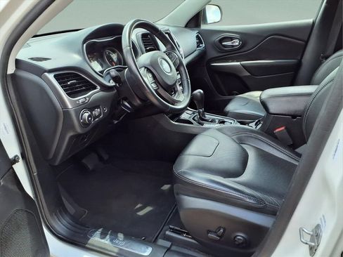 Used 2019 Jeep Cherokee Limited FWD image 18