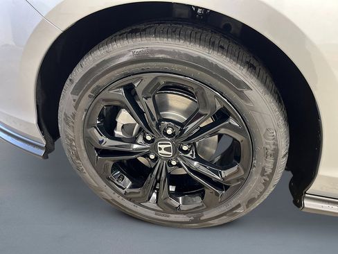 Used 2025 Honda Accord SE image 11