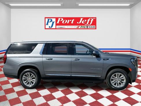Used 2021 GMC Yukon XL SLT w/ SLT Premium Package image 3