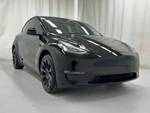 Used 2023 Tesla Model Y Long Range image 1