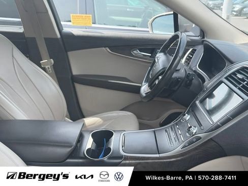 Used 2020 Lincoln Nautilus Reserve AWD/4WD image 16