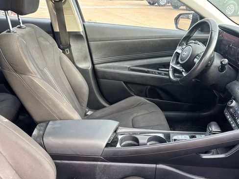 Used 2025 Hyundai Elantra SEL FWD image 30