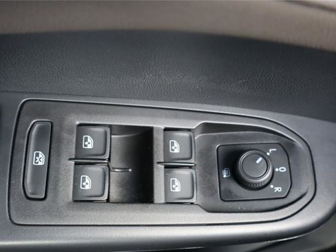 Certified 2023 Volkswagen Taos SEL AWD/4WD image 14