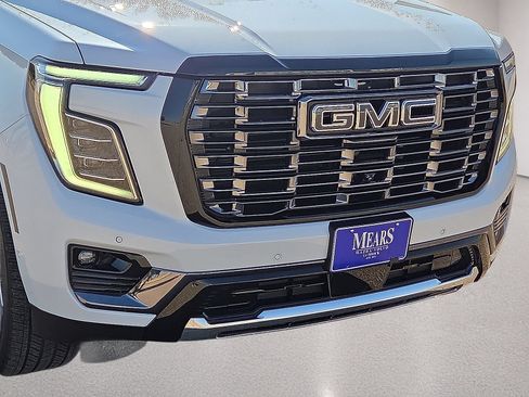 Used 2026 GMC Yukon XL Denali Ultimate AWD/4WD image 8