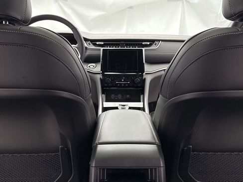 New 2025 Jeep Grand Cherokee Altitude AWD/4WD image 34