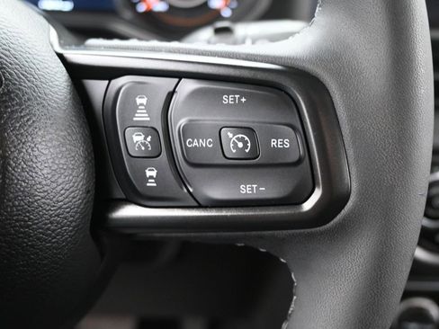 Used 2025 Jeep Wrangler Unlimited Rubicon w/ Convenience Group AWD/4WD image 17