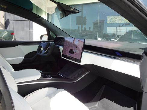 Used 2022 Tesla Model X Plaid AWD/4WD image 21